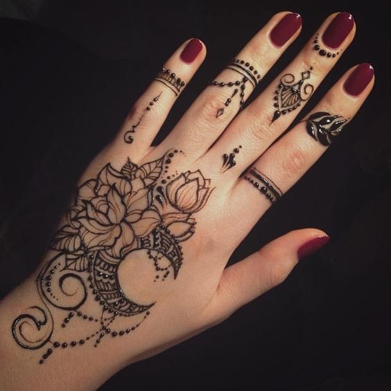 ↓ 14 – Aesthetic Indian Mehndi Design for Hand