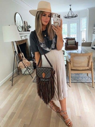 4 – Get a Bag with Lots of Fringes to Pair with a Pleated Skirt