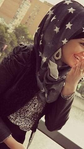 5 –  Printed Hijab With Silver Drop Earrings