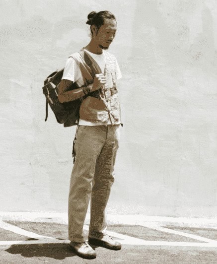 ↓ 22 – Vintage Khaki Pants Outfit