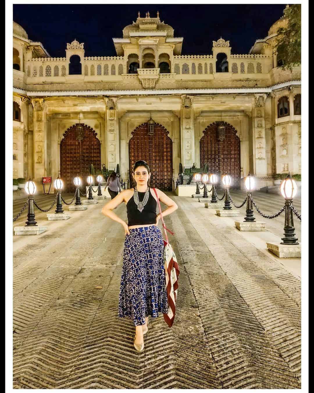 11 – Printed skirt with a black tank