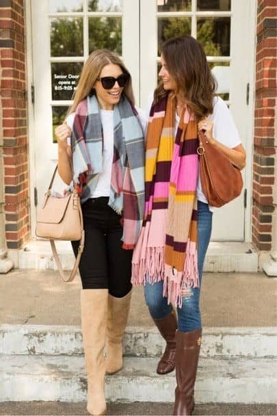 ↓ 12 – How to Wear Autumn Outfits with Scarves