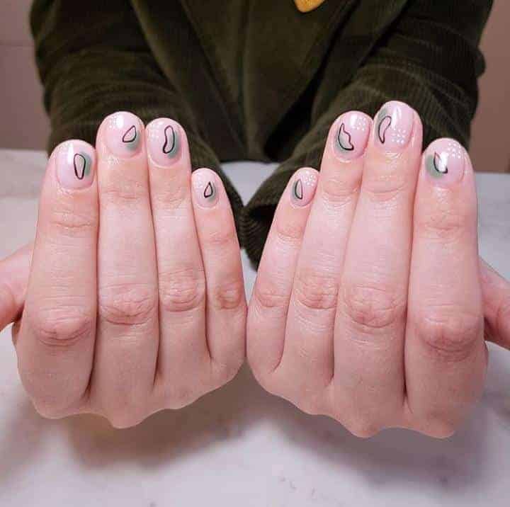 ↓ 15. Modern Nail Art