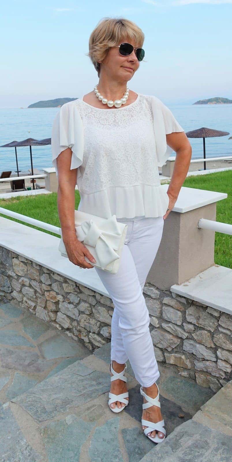 ↓ 5 – Monochromatic Outfit Ideas for Women Over 50