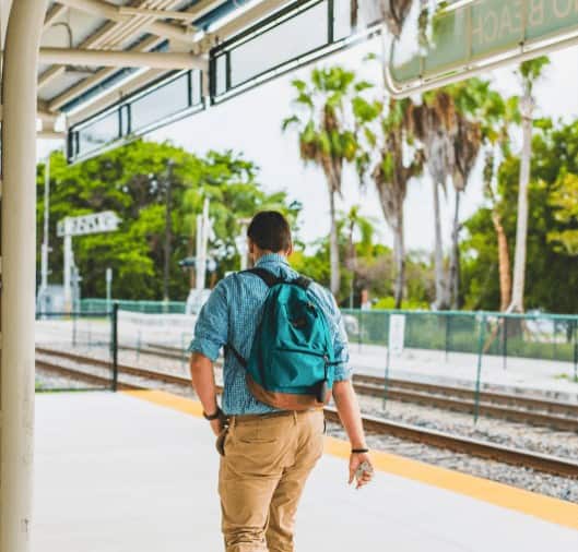 ↓ 28 – Khaki Pants Outfit for College