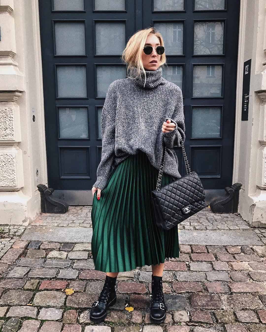 ↓ 14 – Accordion Skirt Outfits for Fall