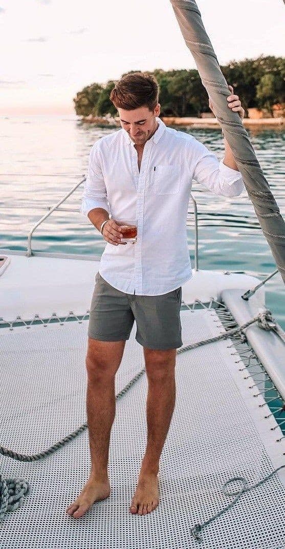 ↓ 8 – Cruise Party Outfit Ideas