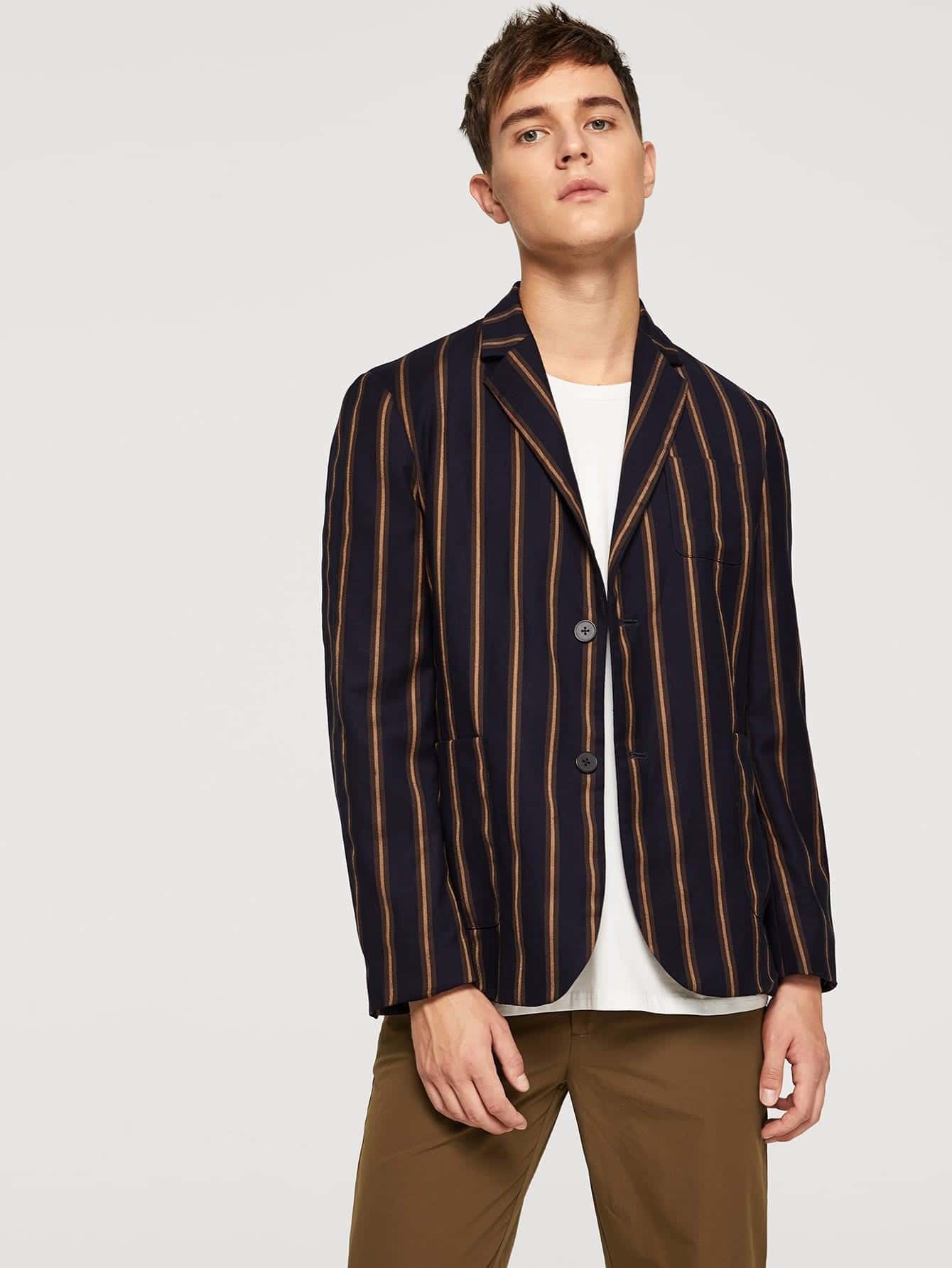 ↓ 3 – Casual Striped Blazer