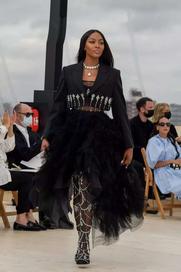 ↓ 26. Naomi Campbell Struts the Runway for Alexander McQueen