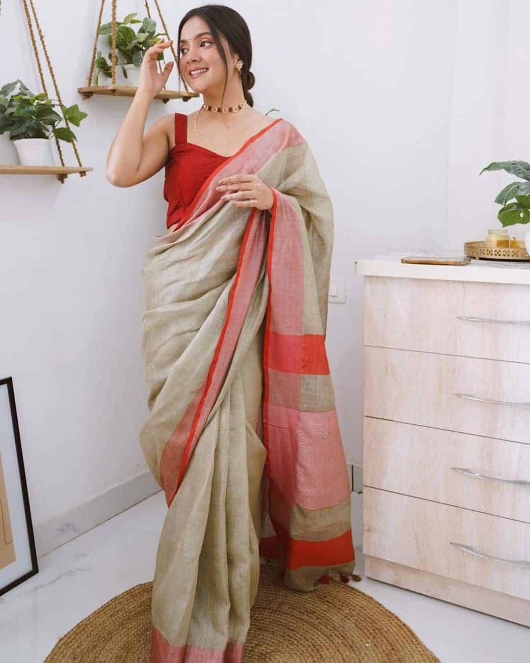 6 – Traditional Linen Saree With Plain Blouse