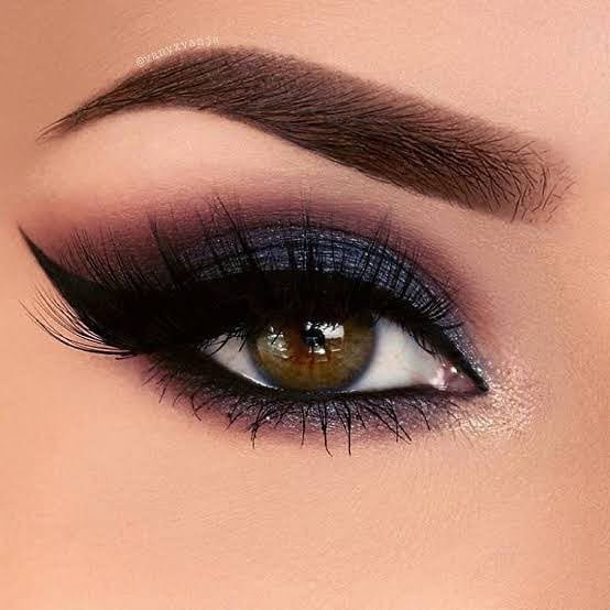 14 – Layered Graphite Eye Makeup