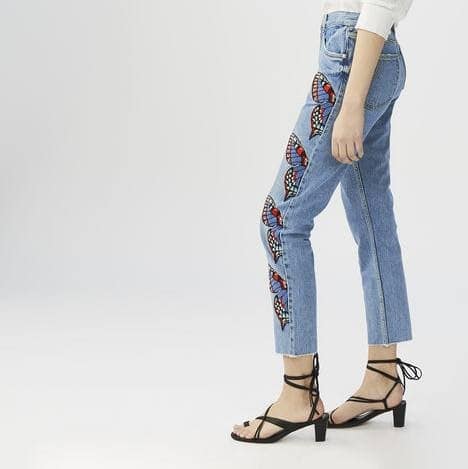 ↓ 3 – Straight Cut Jeans