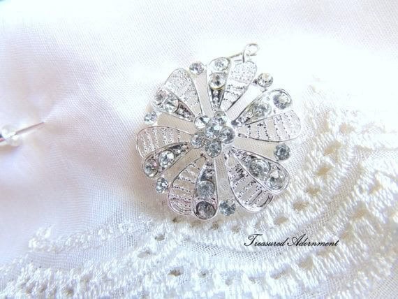 #5 – A Rhinestone Luxurious Hijab Pin for the Bride