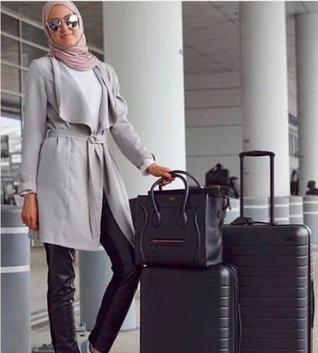 ↓ 05 – Airport Jacket Hijab Outfits