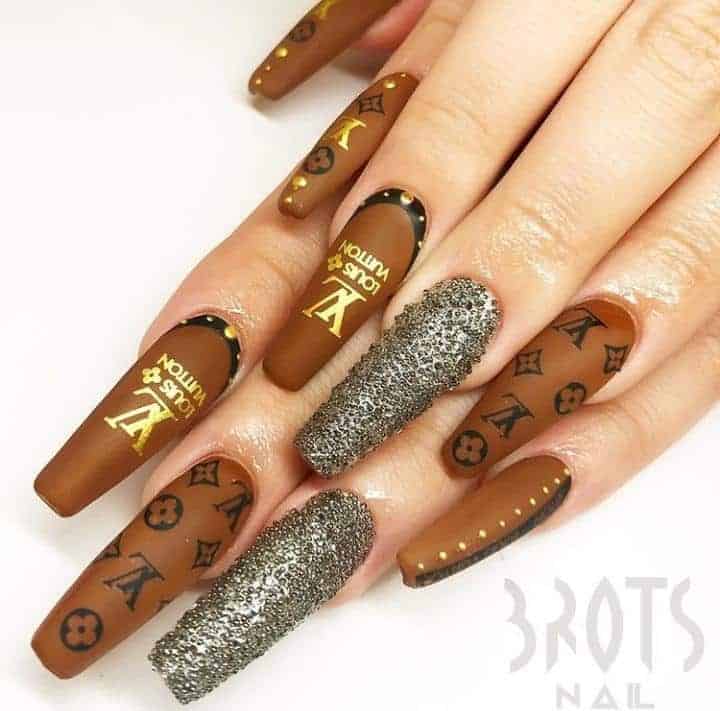 ↓ 40. Louis Vuitton Nails