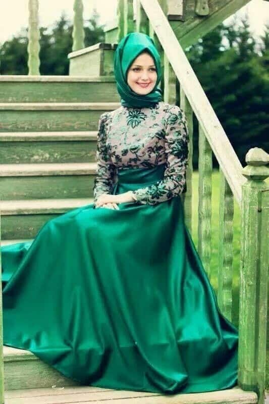 ↓ 5 – Hijab With Skirts