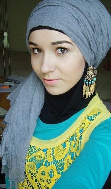 2 – Turban With Dreamcatcher Earrings For A Funky Look