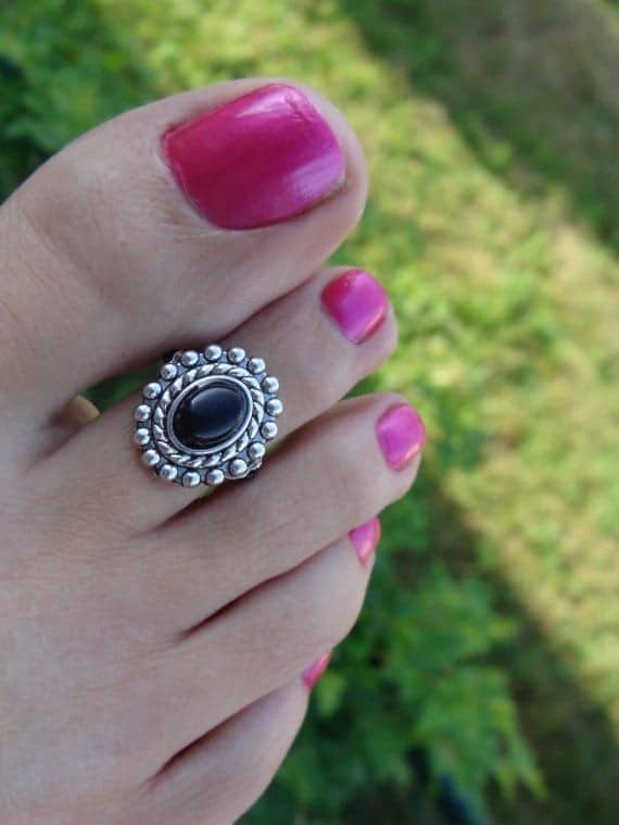 ↓ 6 – Silver Toe Rings With Stones