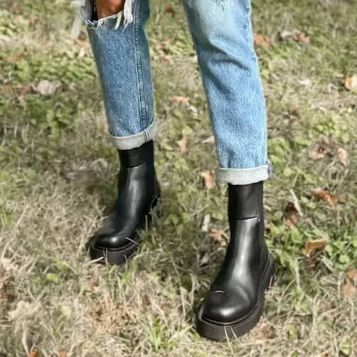 How to Wear Sole Boots?