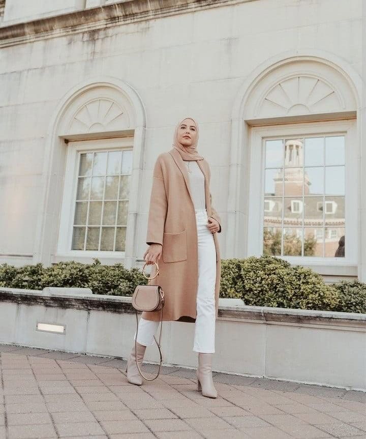 ↓ 15 – Hijab With Long Coat