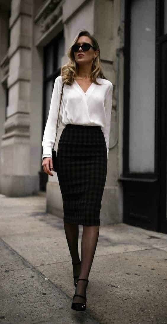 ↓ 27 – Outfits with Plaid Skirts for Work