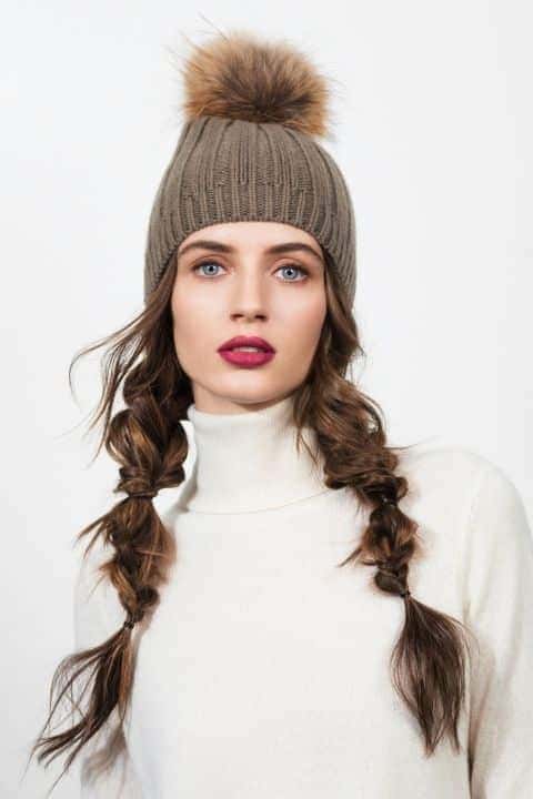 ↓ 4 – Style Your Hair with a Beanie in Winter.