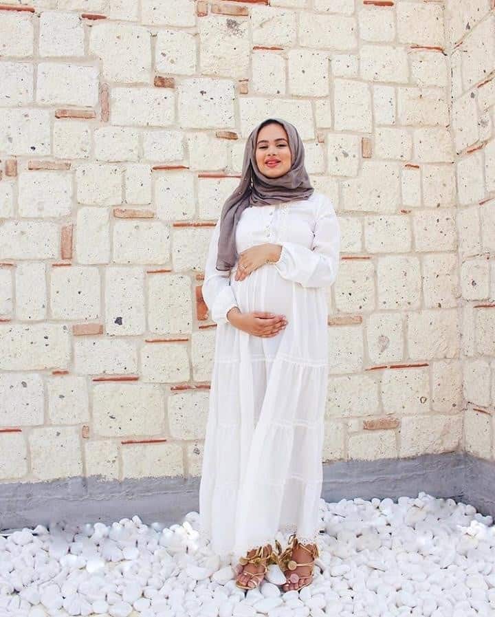 ↓ 22. Maternity Outfit For Hijabi Girls