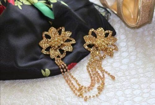 ↓ 9 – Broach For Hijab