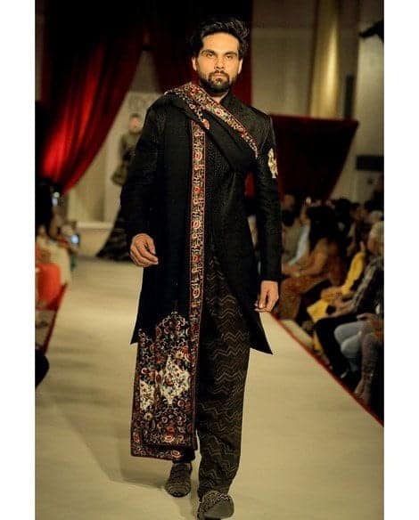 ↓ 23 – Sherwani With Embellished Stole