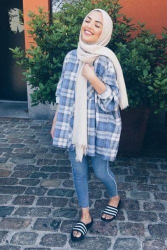 ↓ 11 – Hijab Style Paired With Boyfriend Shirts