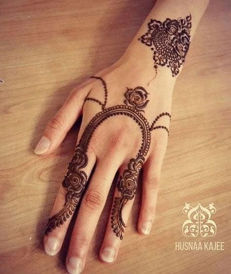 ↓ 11 – Stylish Henna