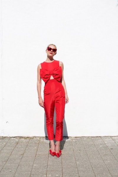 ↓ 7 – Bow Jumpsuit with Bow Pumps