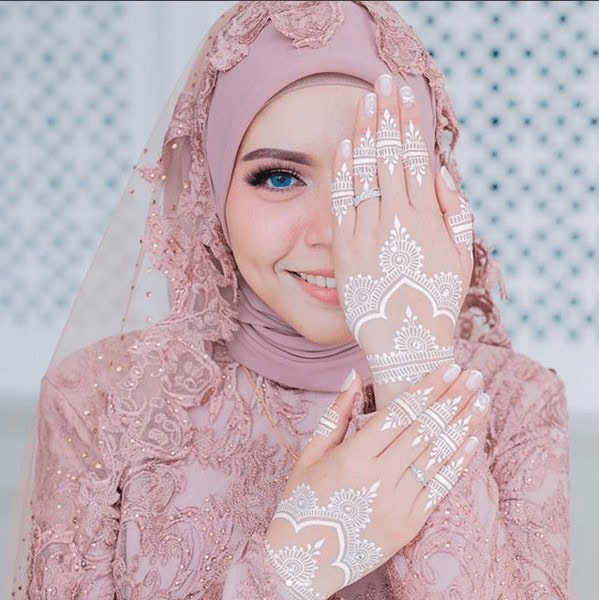 ↓ 37 – Ethereal White Henna