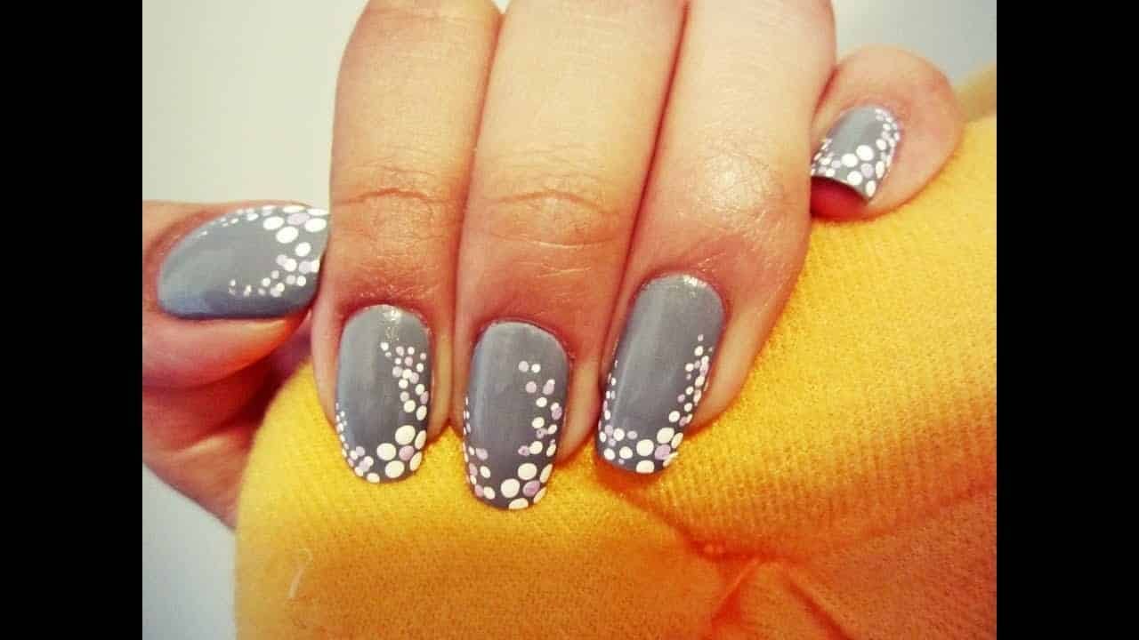 ↓ 71 – Dotted Nail Art