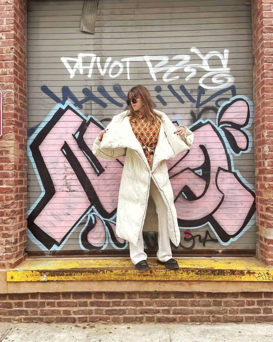 28 – Let Your Printed Top Peek Through a White Long Coat & White Pants