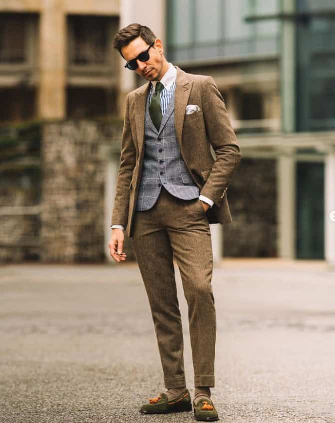 ↓ 19. Patterned Outfit with Earthy Tones and Contrasts