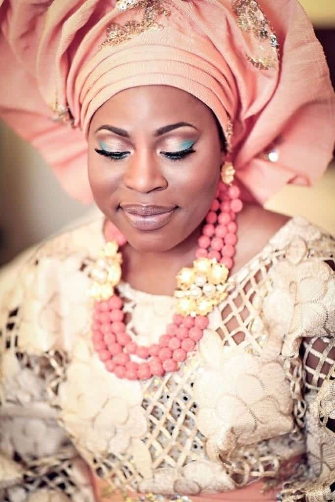 ↓ 24 – Makeup For Curvy African Brides