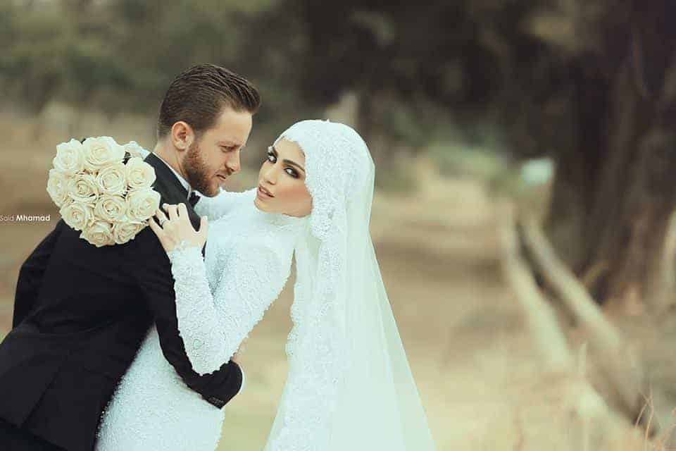 ↓ 134 – Hijab Couple Hugging Each Other For a Picturesque Pose