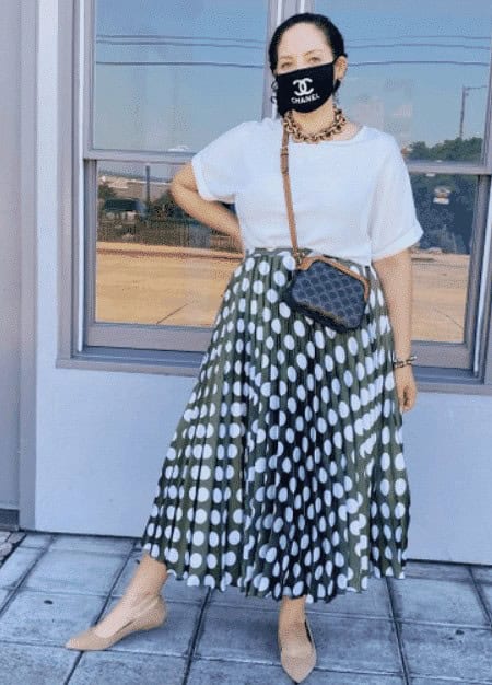 1 – Basic Tee + Funky Skirt + Statement Necklace