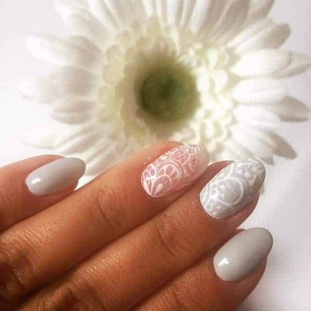 ↓ 41 – Lacy Nails