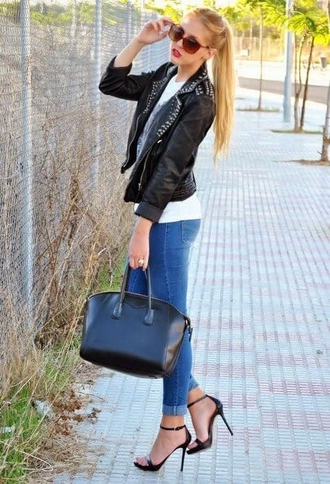 ↓3 – Accessories With Heels And Jeans