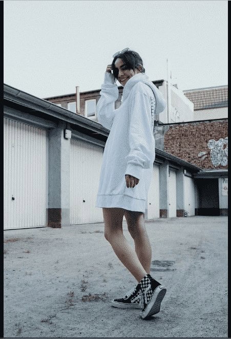 ↓ 19. Oversized Hoodies and Vans