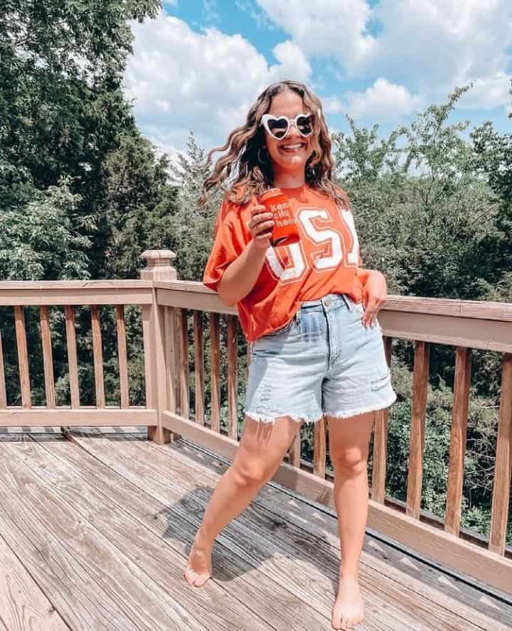 18 – Wear An Oversized Tee With Denim Shorts