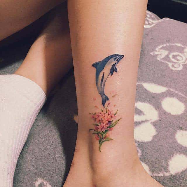 18 – Realistic Tattoo With Flowers