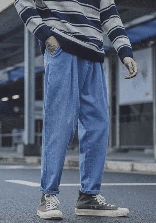 ↓ 13. Baggy Jeans