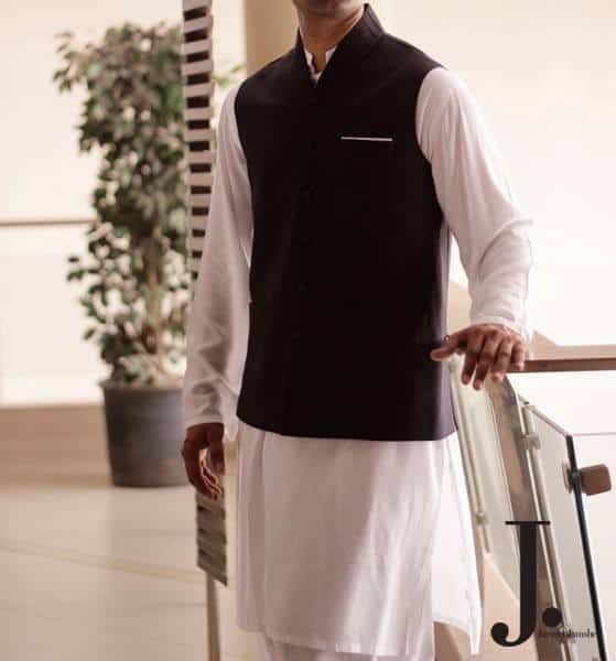 ↓ 13 – What Waistcoat To Wear With White Shalwar Kameez?