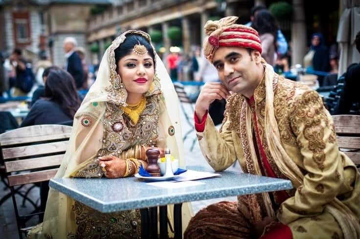 ↓ 148 – Enjoying Street Food On Wedding Day