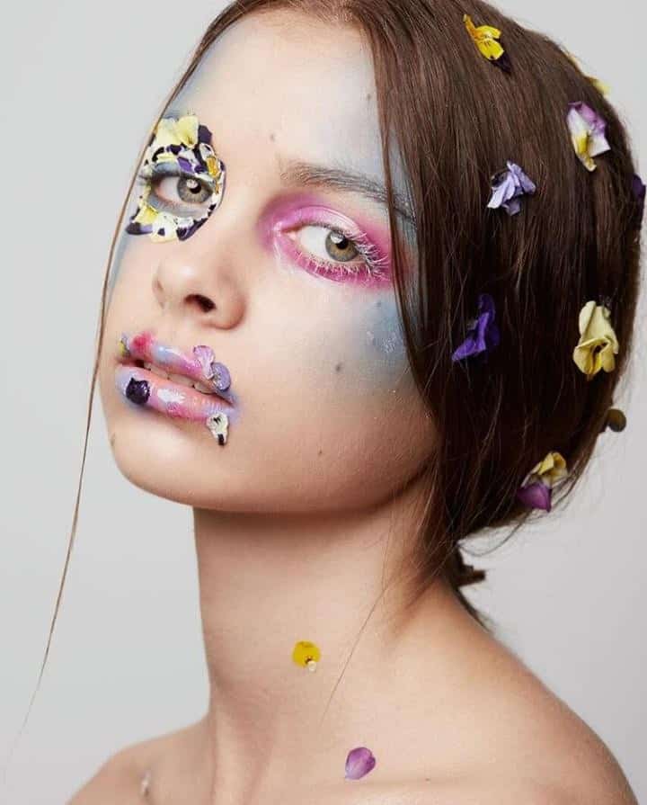 ↓ 15. Flower Makeup