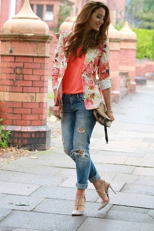 35 – Add Floral Prints for a Feminine Look in Spring