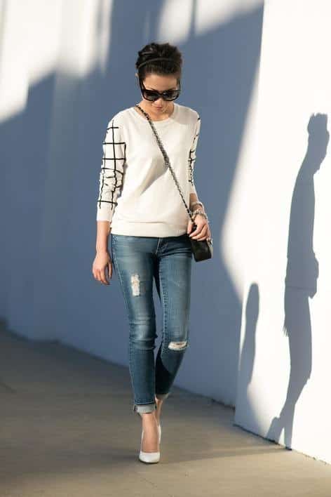 25 – Keep it Simple with a Sweater or Sweatshirt in Fall Season